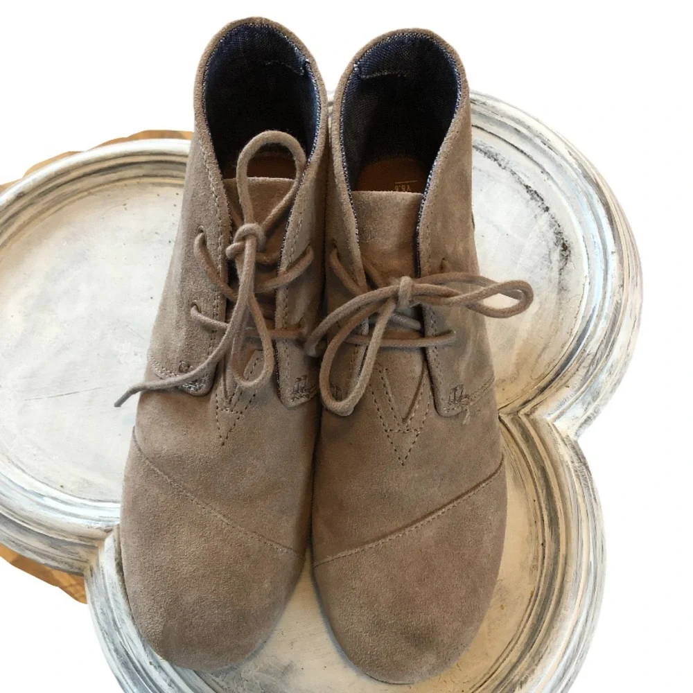 TOMS‎ DESERT WEDGE BOOTIES 5.5